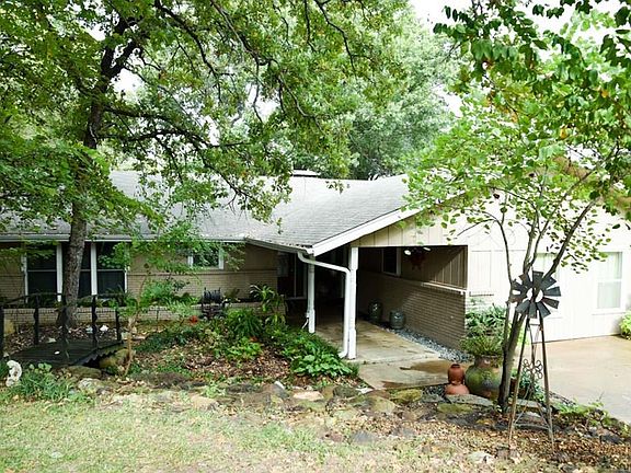 2nd image of 8 Oakridge Cir
