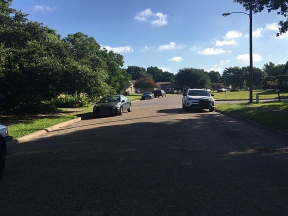 5th image of 423 Heritage Hill Dr