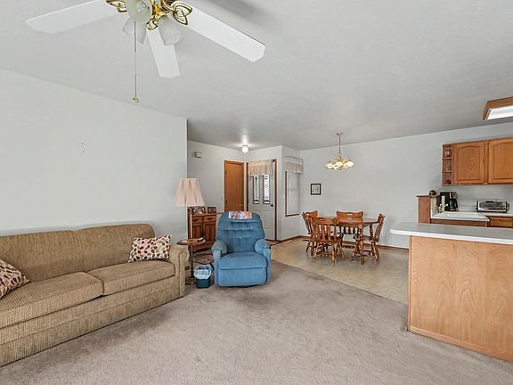 5th image of 267 Wildwood Dr