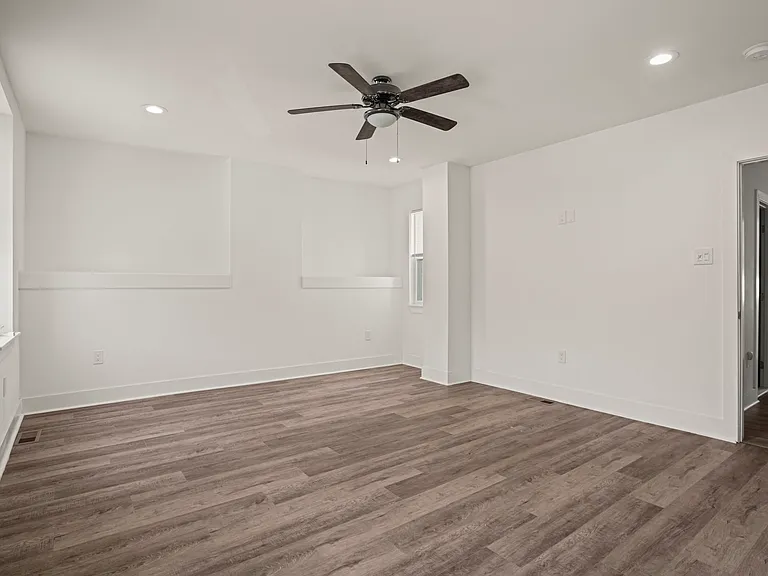 2706 E Somerset St — Photo 17