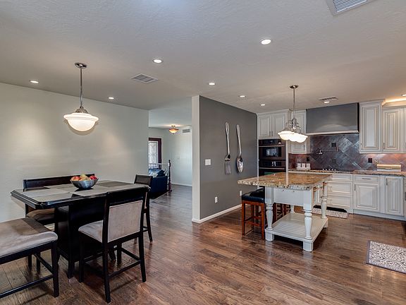3rd image of 3208 W Julie Dr
