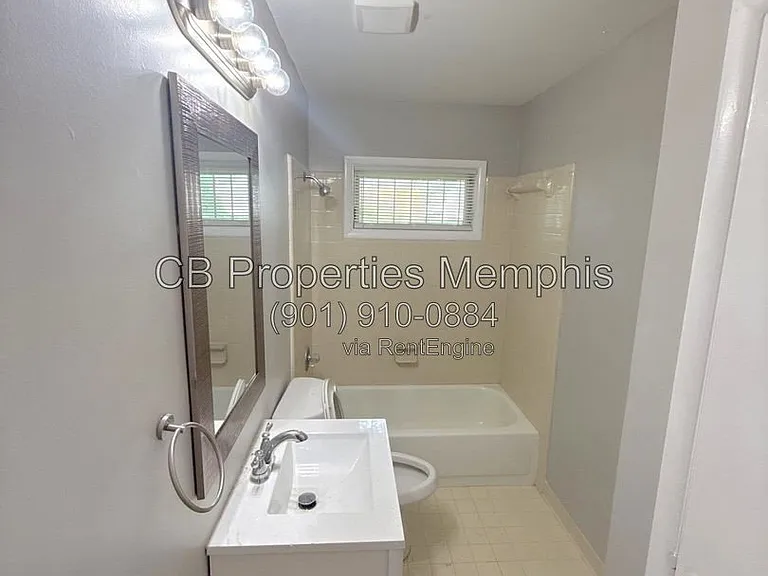 1711 Myrna Ln — Photo 8
