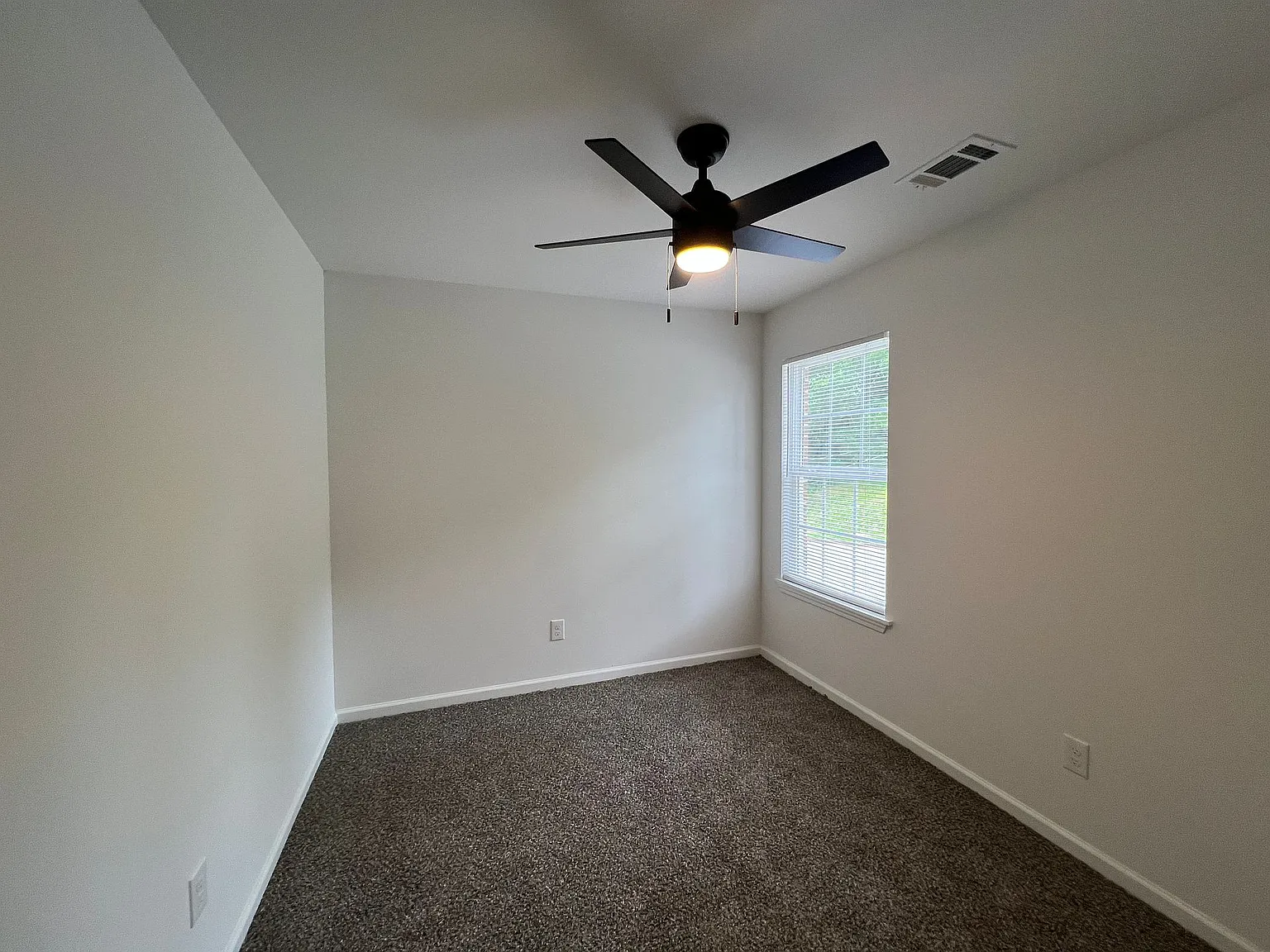 1825 The Oaks Ave — Photo 3