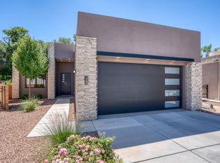 2704 Puerta Del Bosque Ln NW, Albuquerque, NM 87104