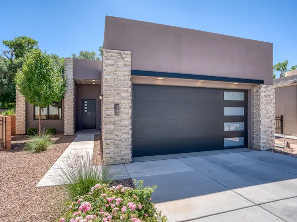 2704 Puerta Del Bosque Ln NW, Albuquerque, NM 87104