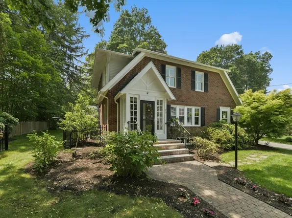 12 Coolidge Ave, Lexington, MA 02420