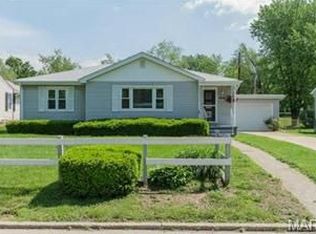 2212 Cherry Ln, Saint Charles, MO 63301