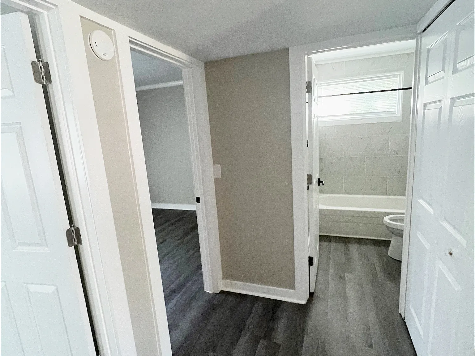 2 bed, 1000 sqft, $999 — Photo 2
