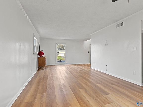 5th image of 316 Cumberland Dr SE