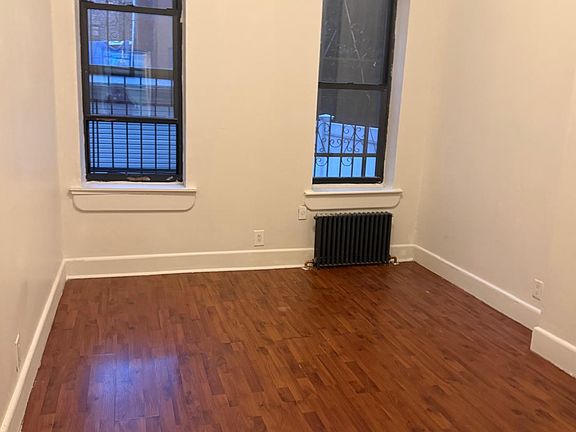5th image of 896 Glenmore Ave #2