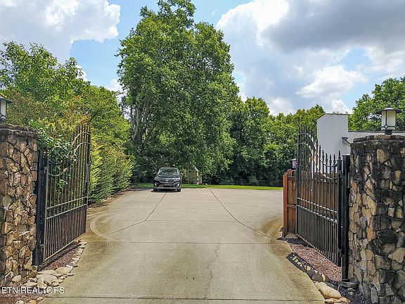 4th image of 1751 Old Hillsboro Rd