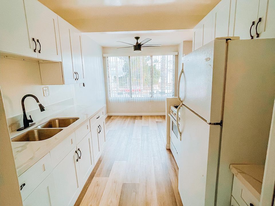 1st image of 924 4th St #4