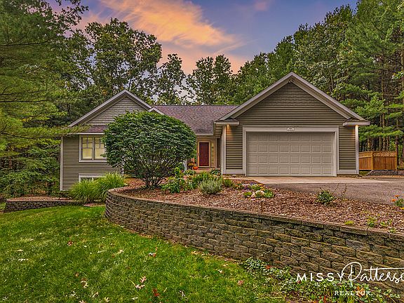 3rd image of 4601 Deerhaven Park Dr #16