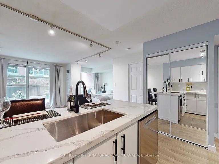 230 King St E #410 — Photo 9