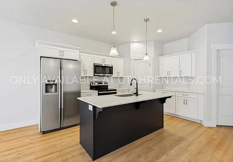4237 W 2010 N — Photo 6