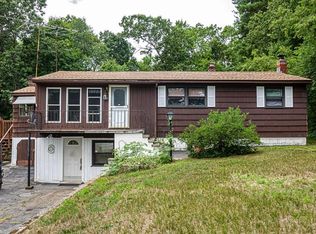 34 Woodlawn St, Tyngsboro, MA 01879