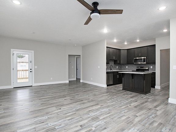 2nd image of 1418-1420 S Atlas Court