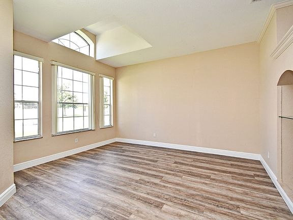 4th image of 12420 Wilcox Ct