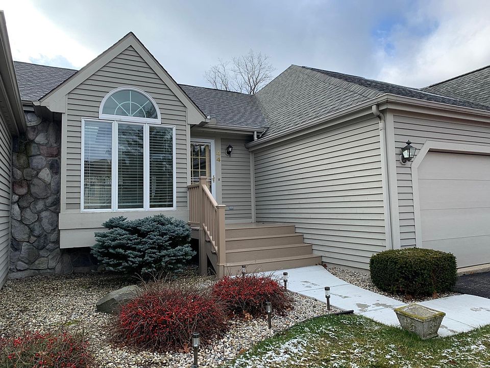1st image of 44 Willow Pond Dr E