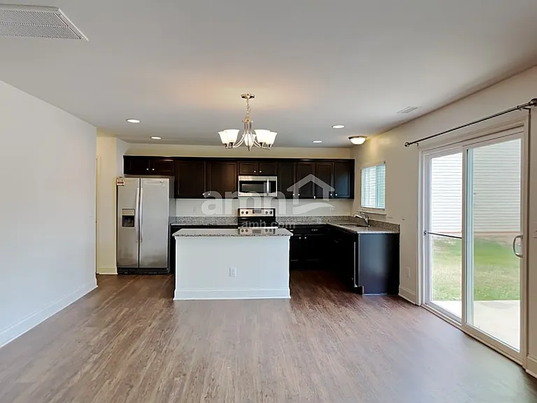 255 Plymouth Dr — Photo 5