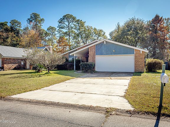 2nd image of 2704 Catherine Dr