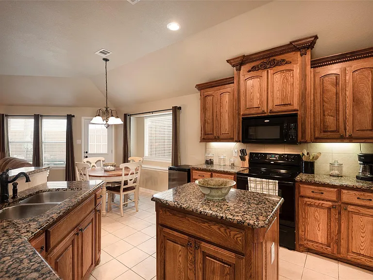 1010 Churchill Dr — Photo 12