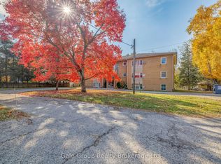 75 Hale St W #5, Tillsonburg, ON N4G 4J3