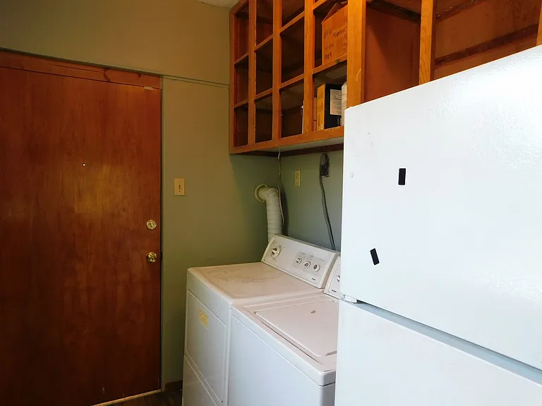 113 S Oak St — Photo 3