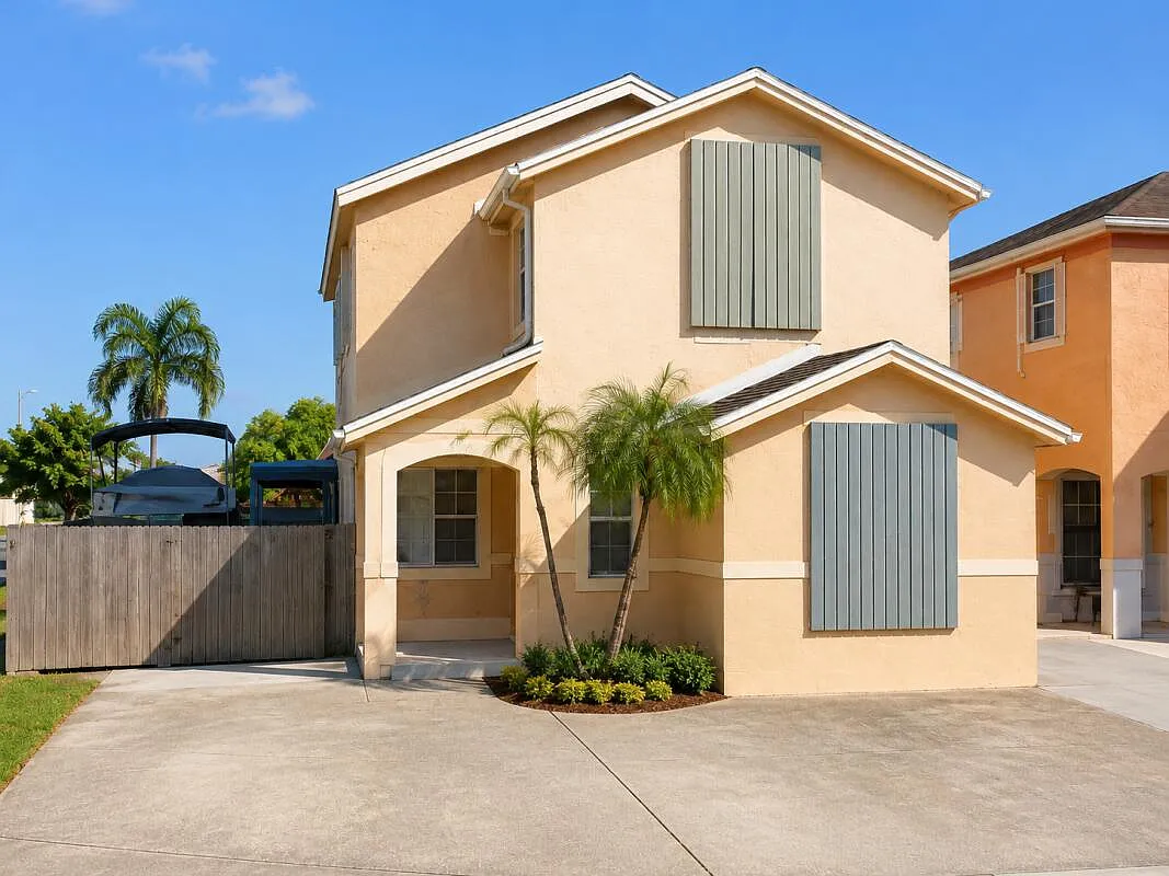 3 bed, 2.5 bath, 1567 sqft, $3,200 — Photo 1