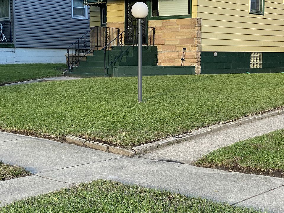 2nd image of 2391 Lincoln St