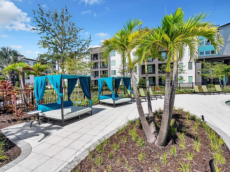 AVLI AT CROSSTOWN CENTER APARTMENTS — Photo 28