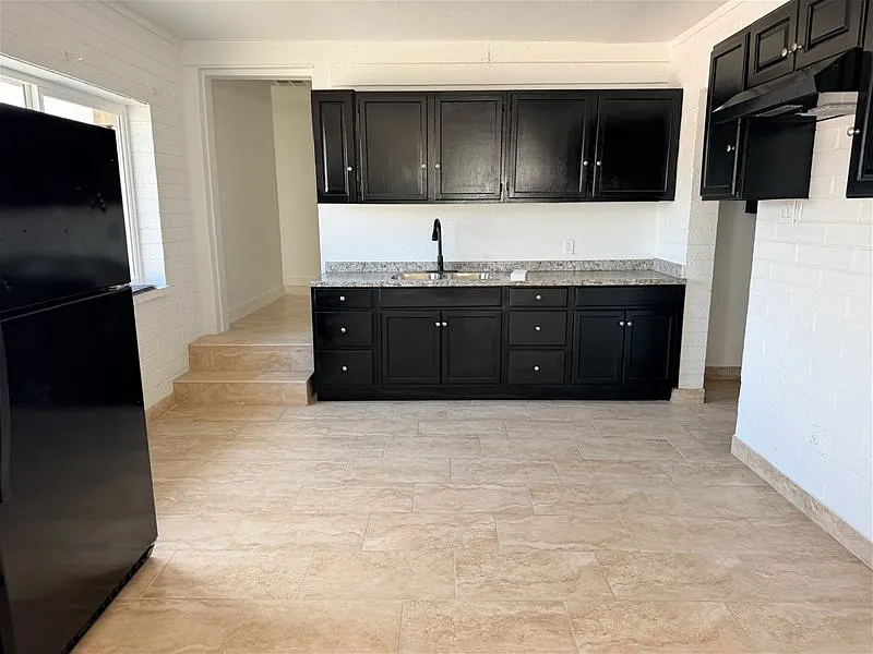 3 bed, 2.0 bath, 1423 sqft, $1,875 — Photo 2