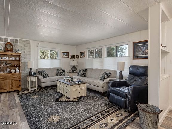 2nd image of 6744 Macarthur Rd