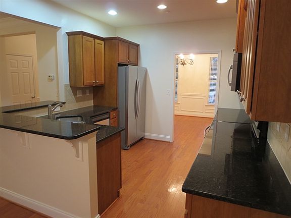 3rd image of 710 Pear Grove Pl