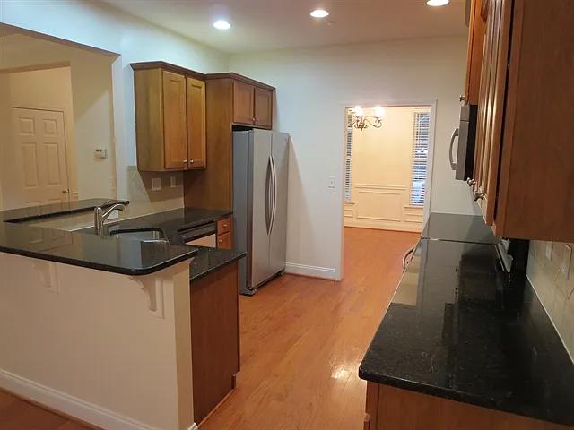 710 Pear Grove Pl — Photo 3