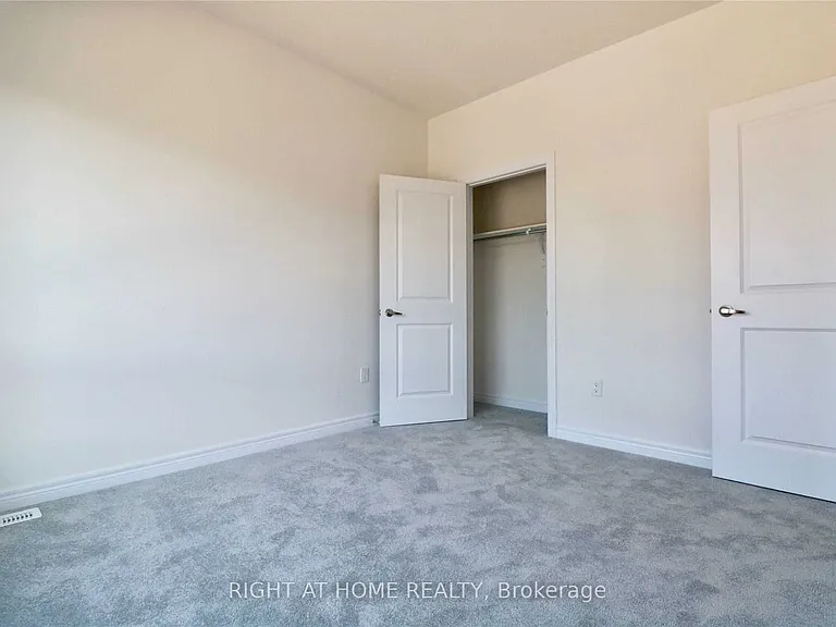 9 Conarty Cres — Photo 13