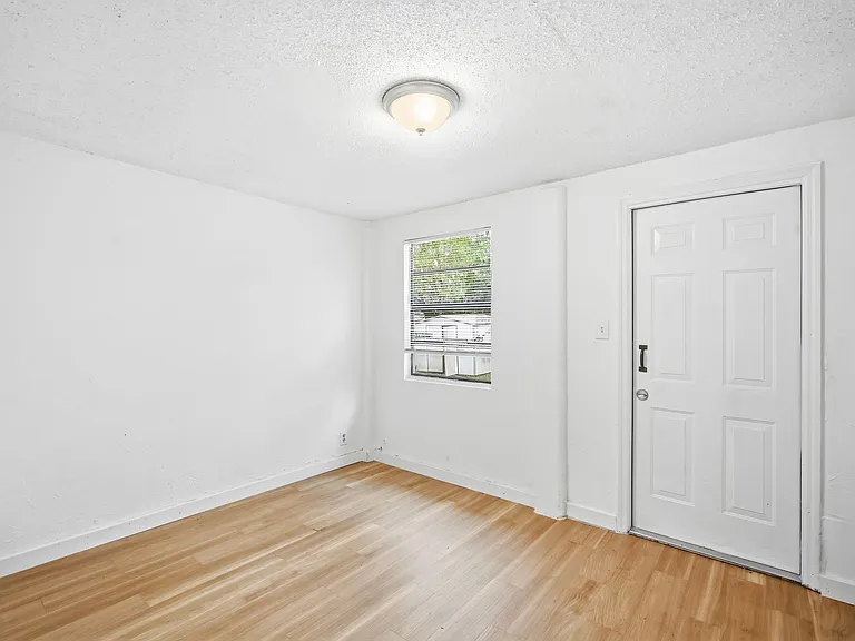 10019 N Jasmine Ave — Photo 13