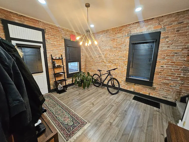 925 W Rich St — Photo 5