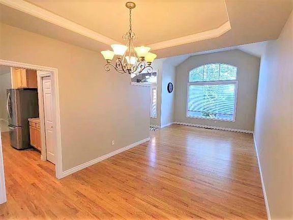 4th image of 1028 233rd Pl NE