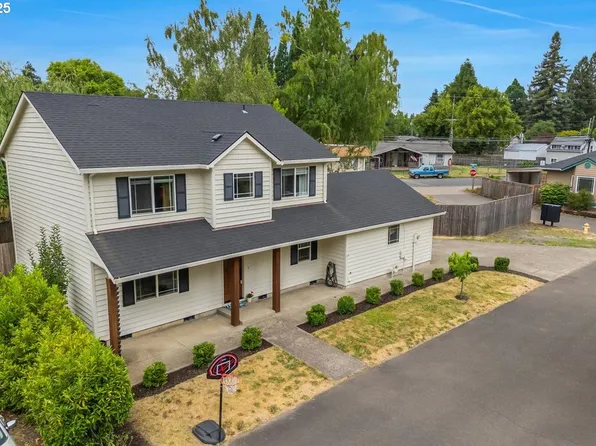 140 W Johanna Ct, Newberg, OR 97132