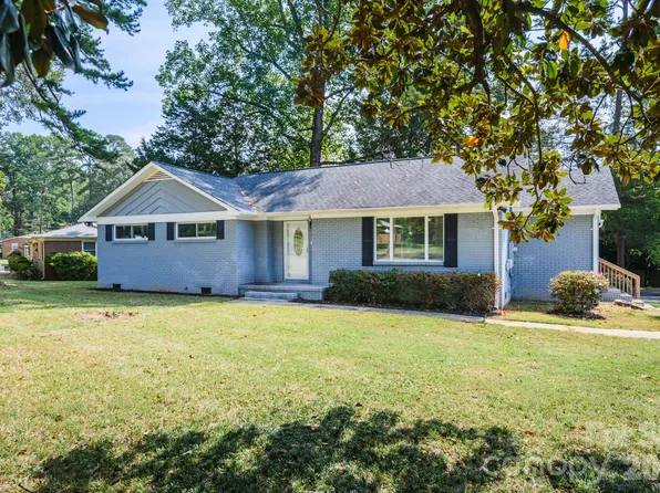 6414 Elmwood Cir, Charlotte, NC 28214