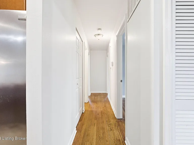 2403 Silverbrook Ave — Photo 19