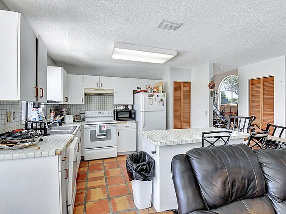 4th image of 8601 Tourmaline Boulevard