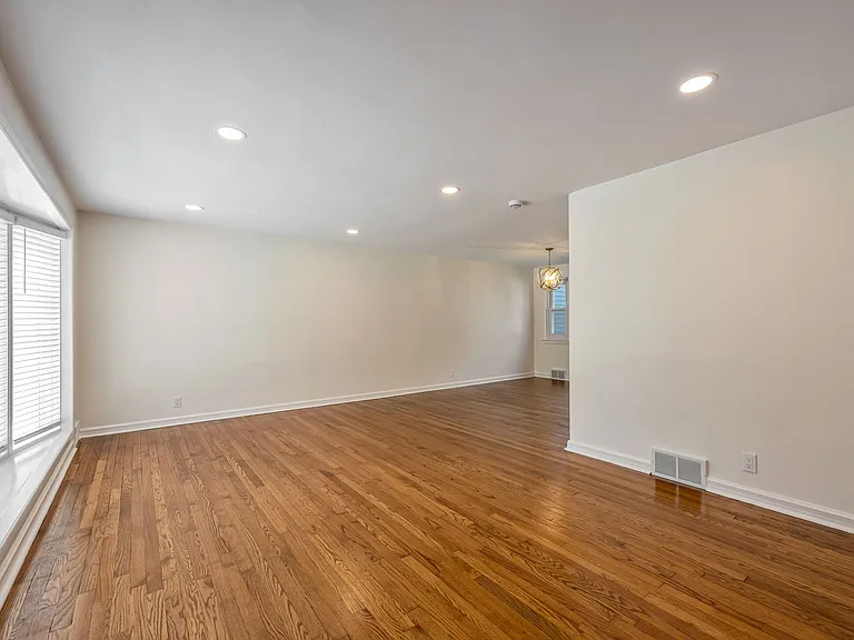 Great Open Floor Plan with Hardwood Floors