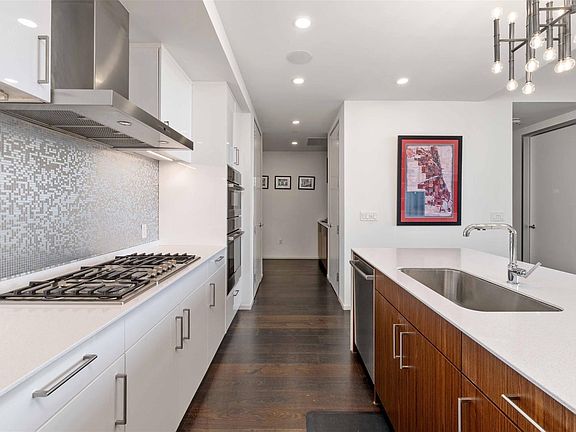 3rd image of 301 West Ave #1807