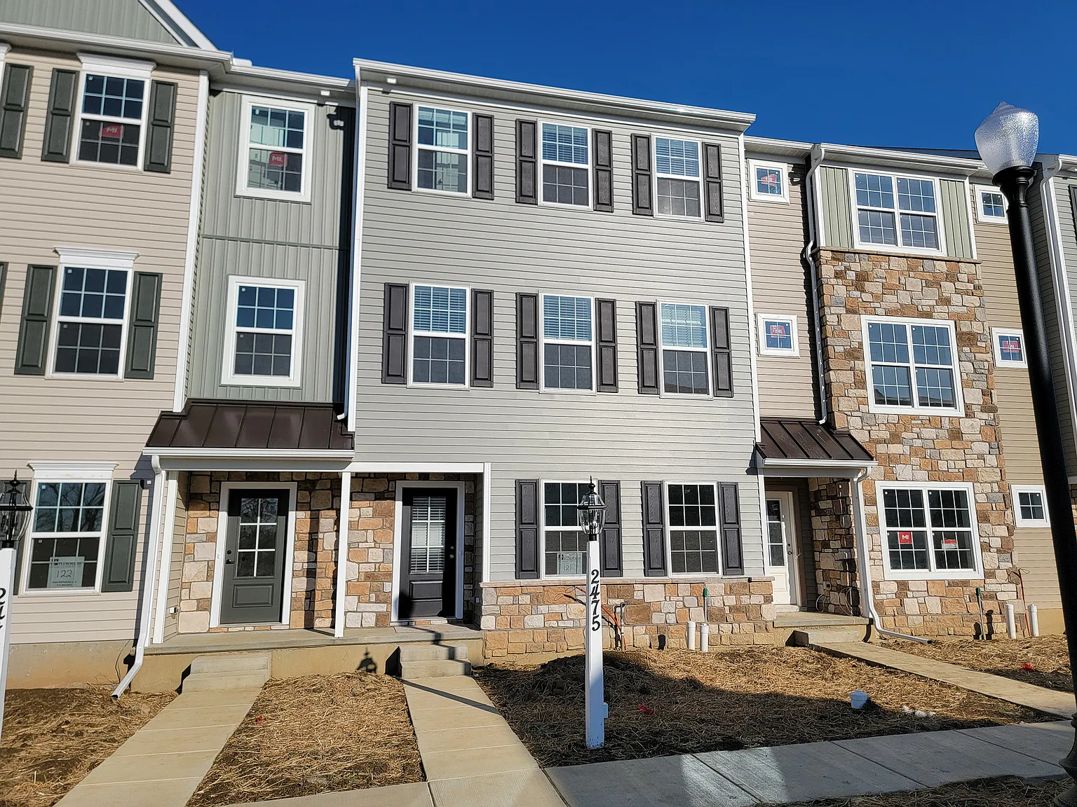 3 bed, 2.5 bath, 1810 sqft, $2,395 — Photo 1