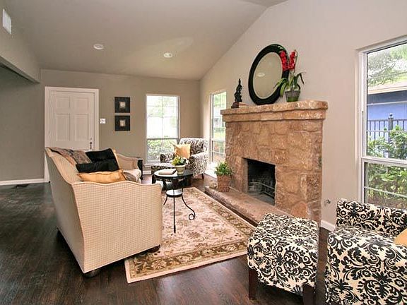 2nd image of 108 E Elmview Pl