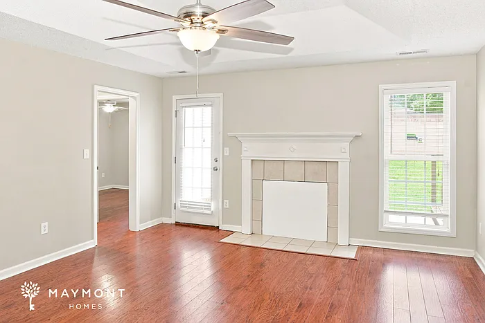 3 bed, 2.0 bath, 1244 sqft, $1,655 — Photo 3