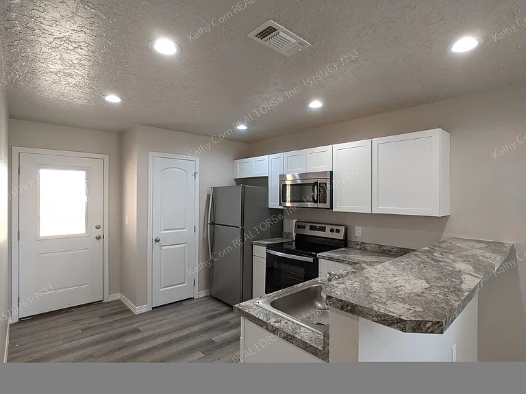 2031 Janeway St #M-N — Photo 6