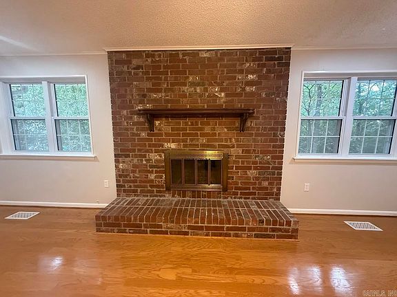 3rd image of 1309 Crest Cir